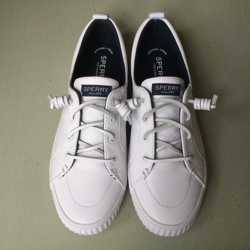 NWOT Sperry Crest Vibe White Leather Sneakers Tennis Shoes in Women’s Size 8M